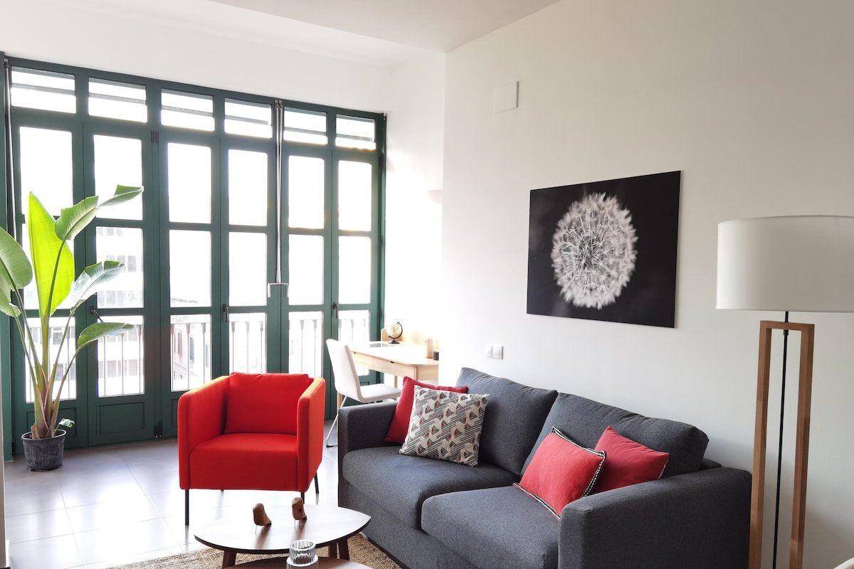 Spacious 2BR w/ Pool & A/C – Central Barcelona gallery image 2