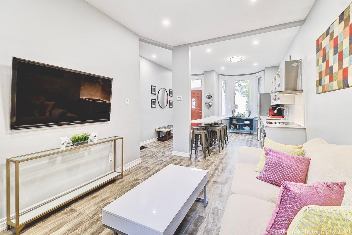 2 Parking Exhibition CN MTCC Rogers/YTZ airport