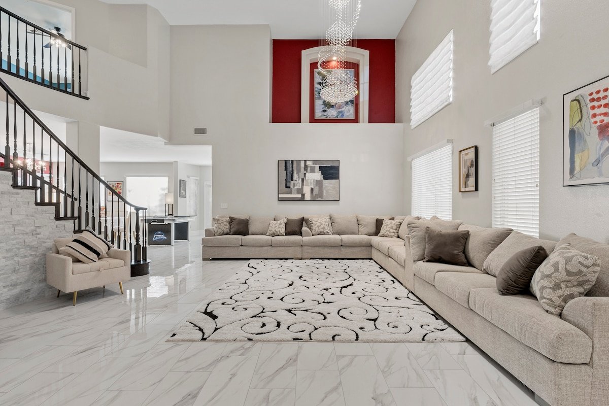 The Hera | 6 Bedrooms 4 Baths | 15 Mins to Strip gallery image 4