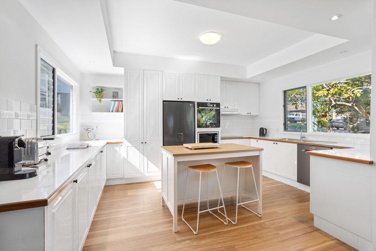 Pelican – Lake Views – Pet Friendly gallery image 3