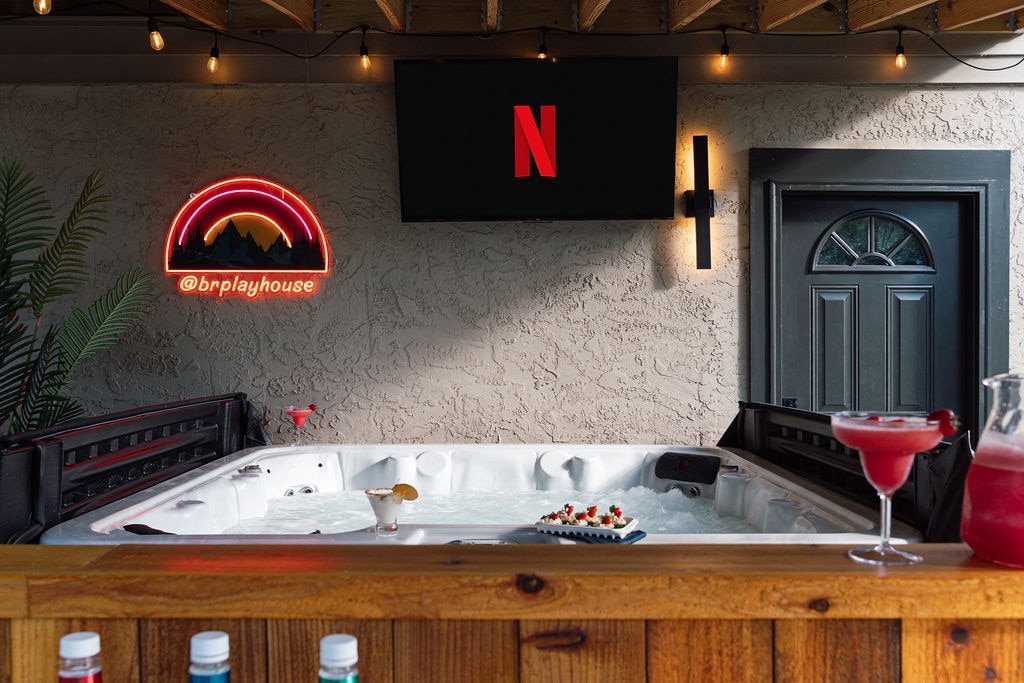 Hot Tub | Fenced Yard | 15 mins to DT | Firepit gallery image 5