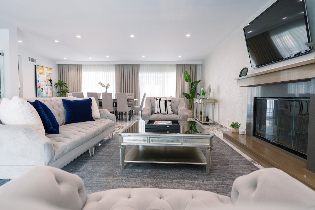 Serene Retreat: Pool, Luxury Living and Al Fresco gallery image 2