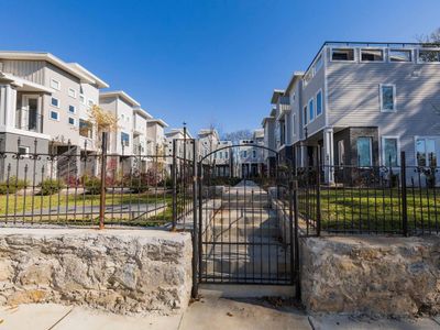 Modern 4 units 2 min to DT, 2 Rooftops, Garage