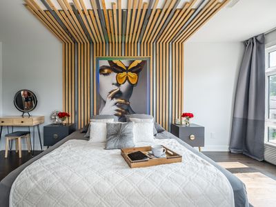 3-Storey 3 Beds 3 Baths Detached Home w/2 outdoors