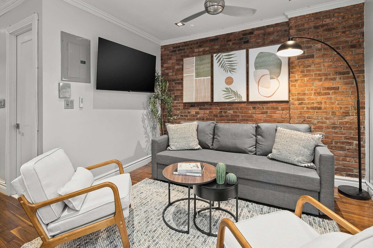 Sleek Midtown East Stay Near Everything gallery image 3