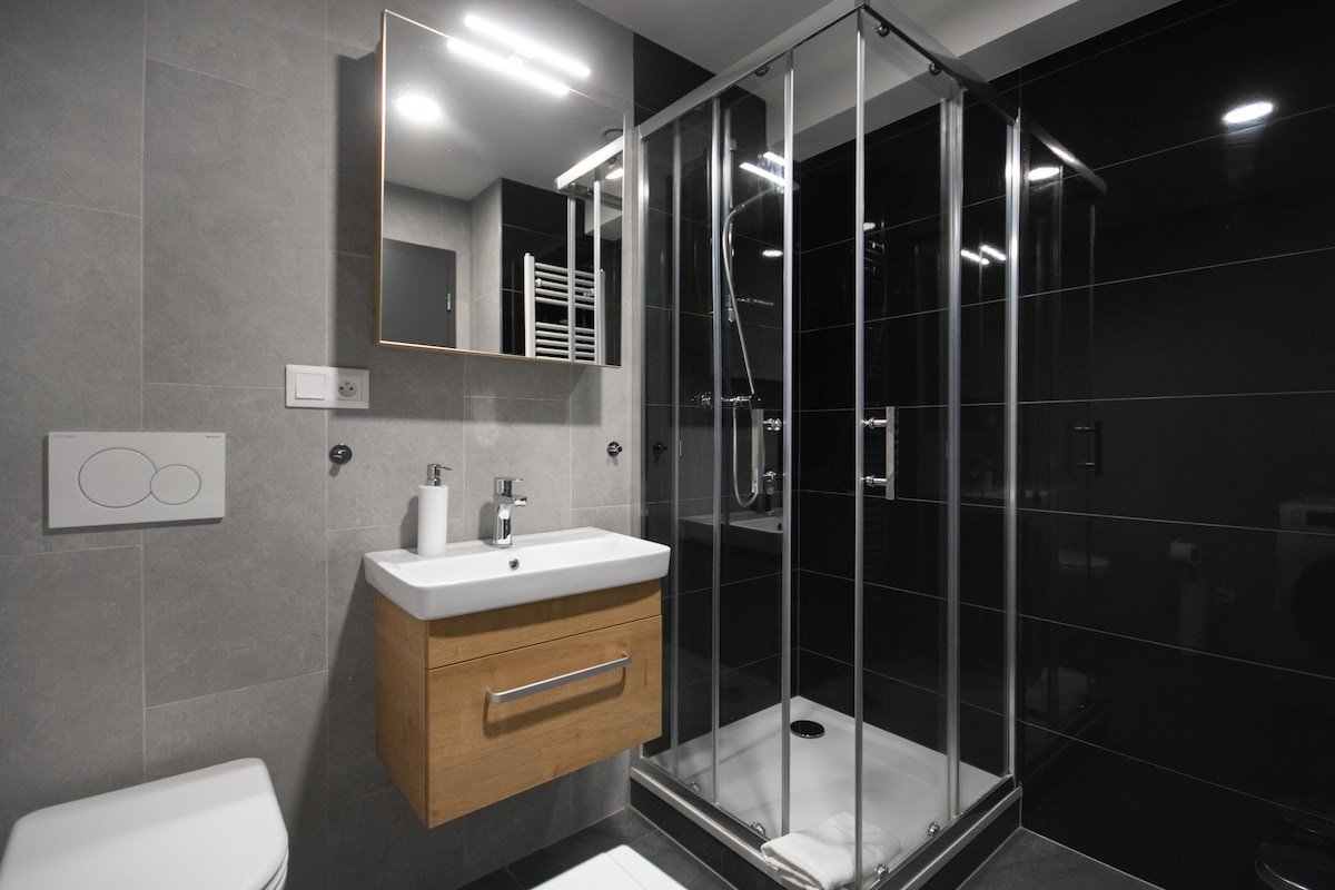 Urban Apt in Vinohrady with A/C – CORU House gallery image 5