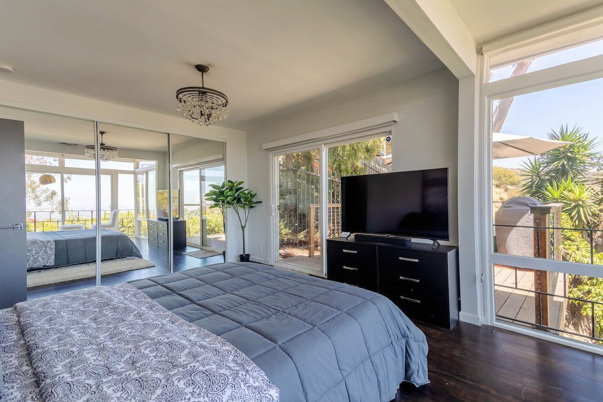 Beverly Hills Home gallery image 3