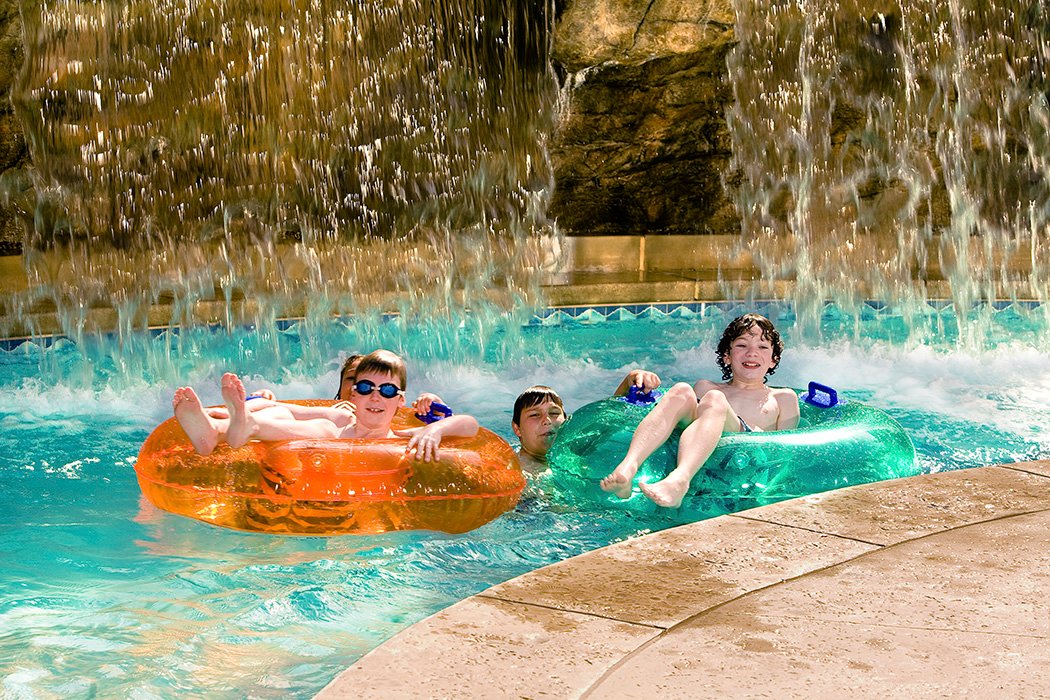 Ultimate Tahiti Village 2 BR, Sleeps 8+, Balcony