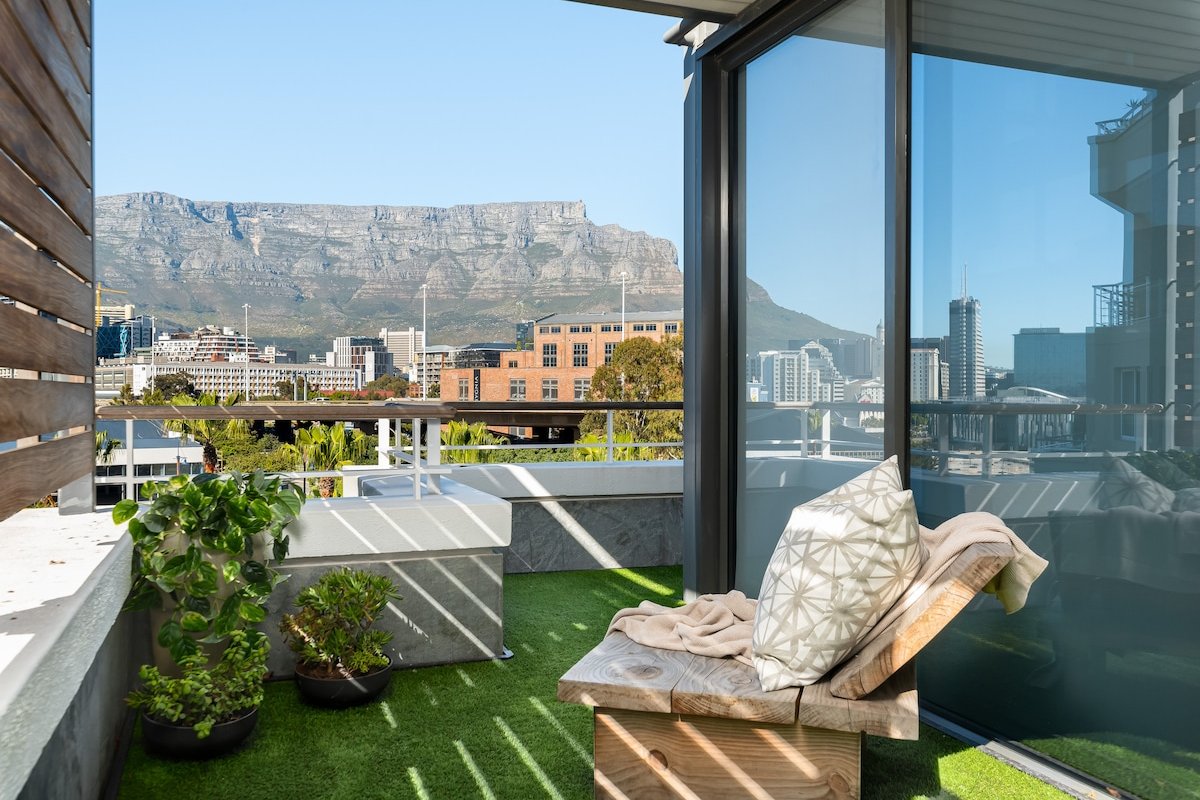 The Waterfront Marina – Penthouse 601 Dovenby gallery image 2