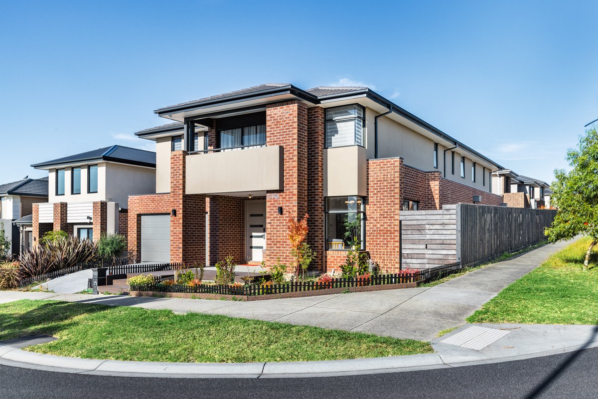 Entire Luxury 4BR House with 3 Ensuites Wantirna