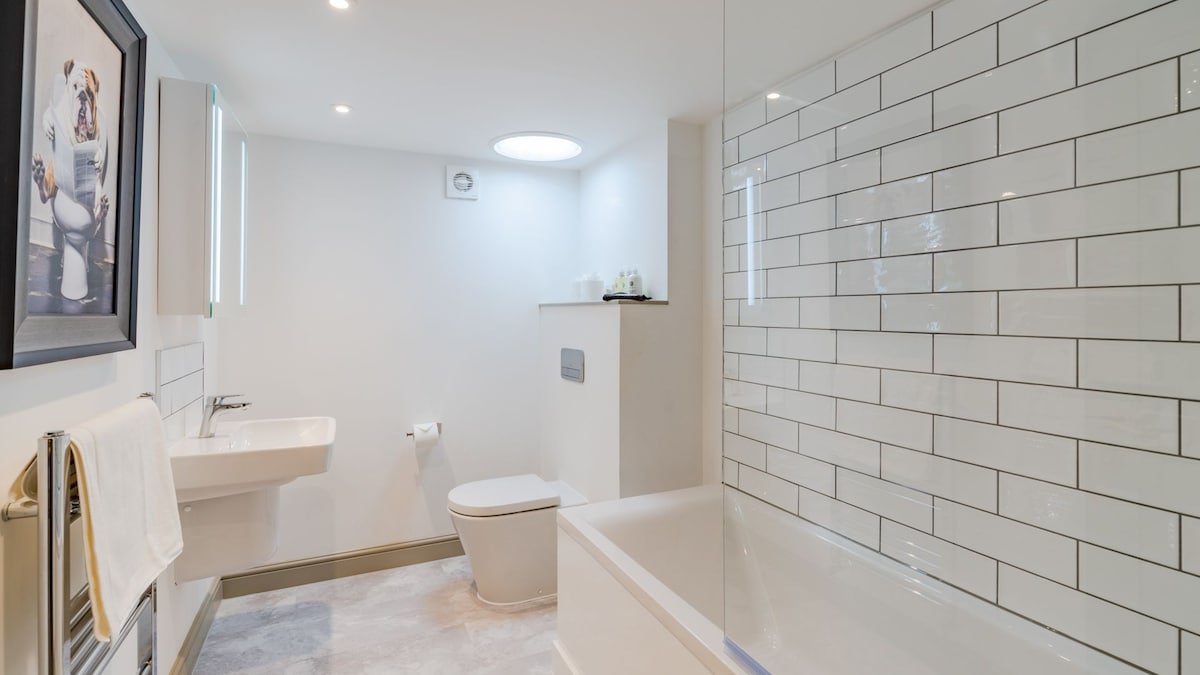 Old Laundry with hot tub, pet friendly, Winchcombe gallery image 5