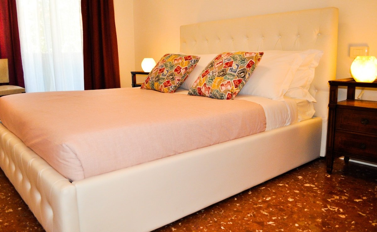 Trastevere: Exclusive 2 Apartments 8 Bedrooms gallery image 4