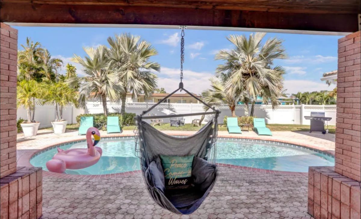 New Modern 4 BR Heated Pool -Game-Room-| Kosher gallery image 2