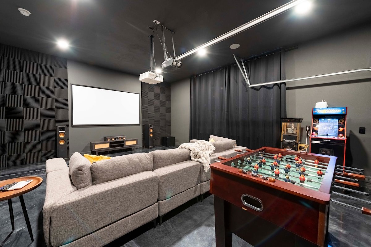 Lux Sun Rise Lakehouse | Views | Hot Tub | Theater gallery image 4