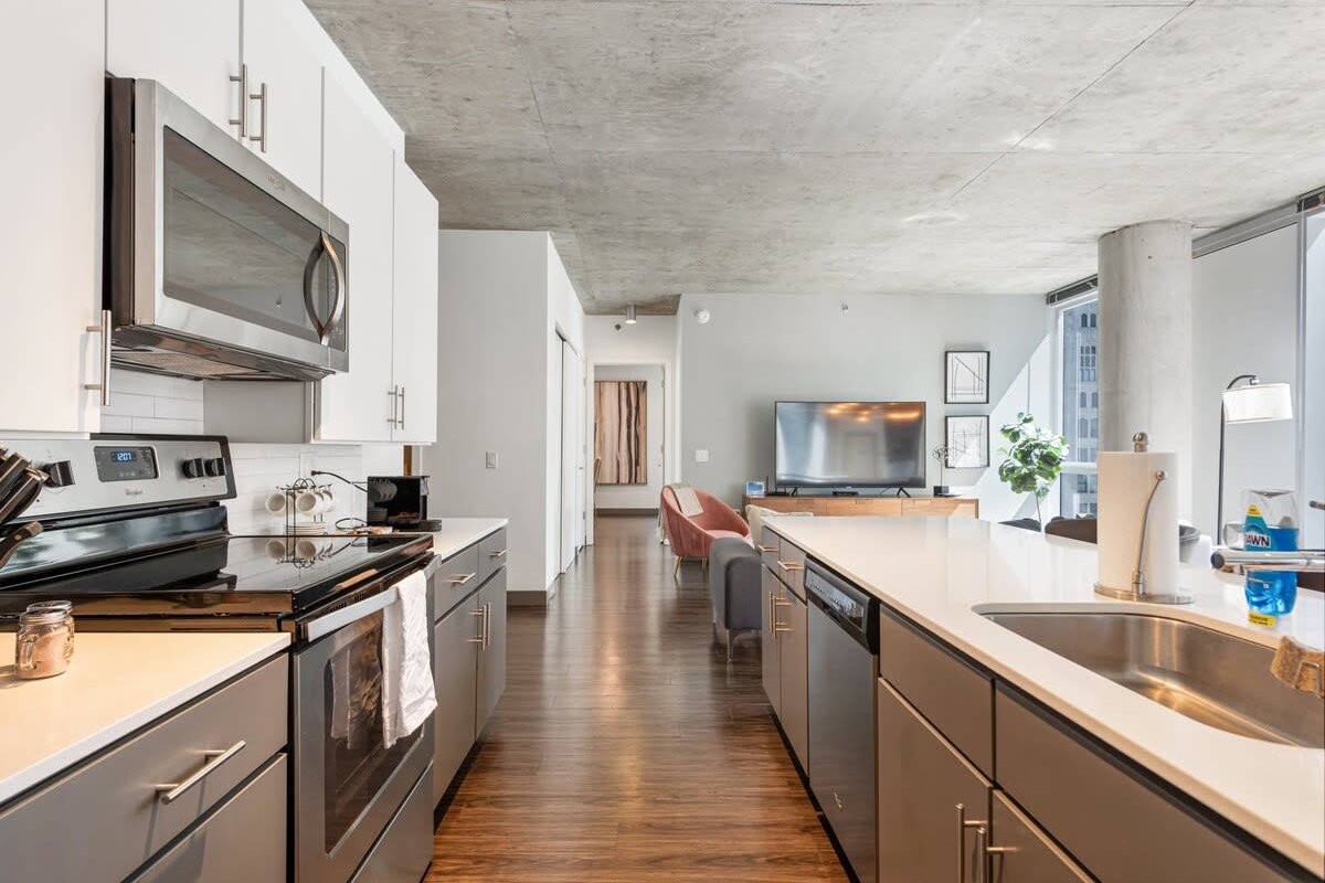 Designer Combo: The Loop 2x 3BR, Group Stay, Views gallery image 3