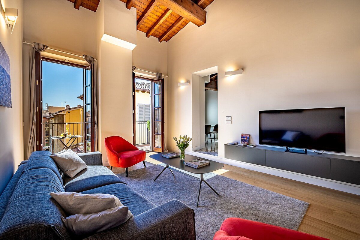 Duomo View Terrace • 2BR/2BA • Elevator • Central gallery image 4