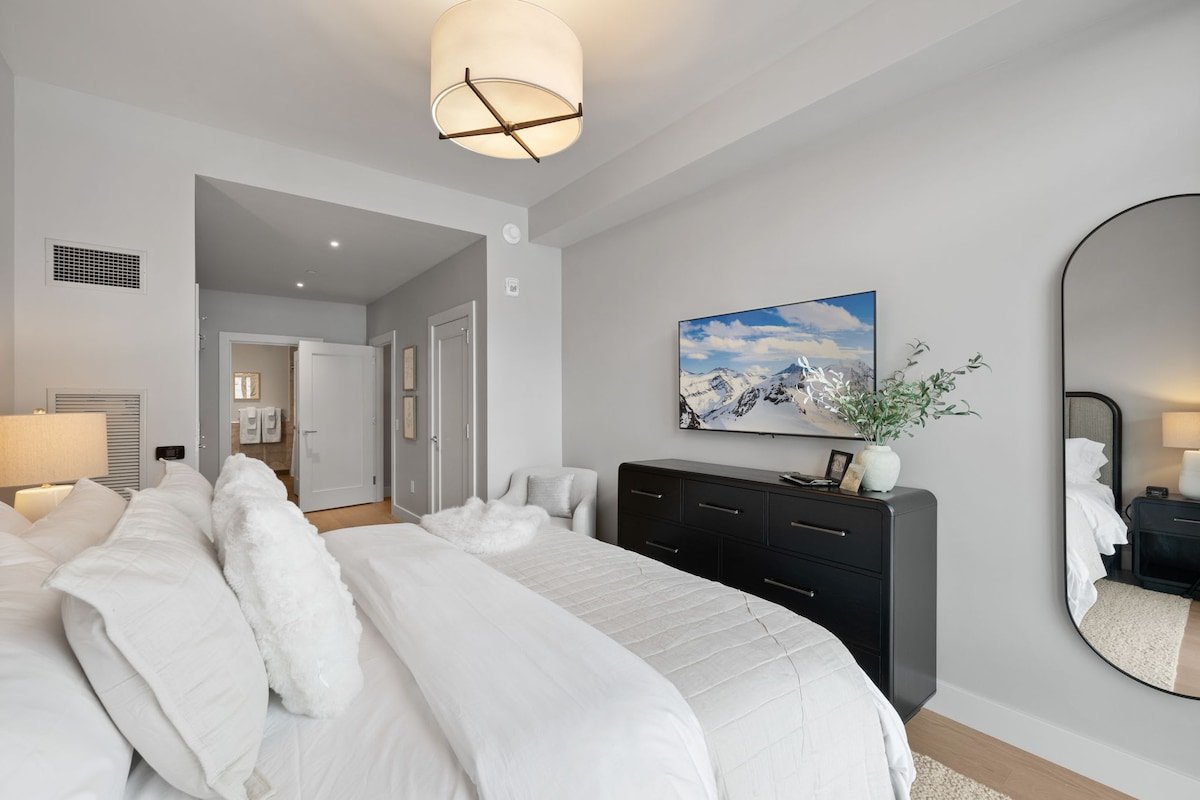 Luxurious Condo | Mountain Views, 20 New Ski Runs gallery image 5