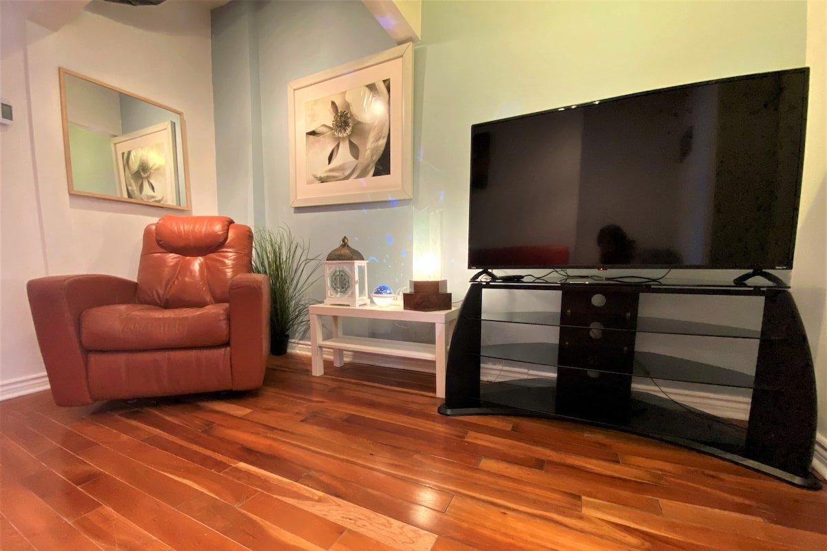 A3~Free Parking+9 bed/sofabed+Balcony~100WalkScore gallery image 2