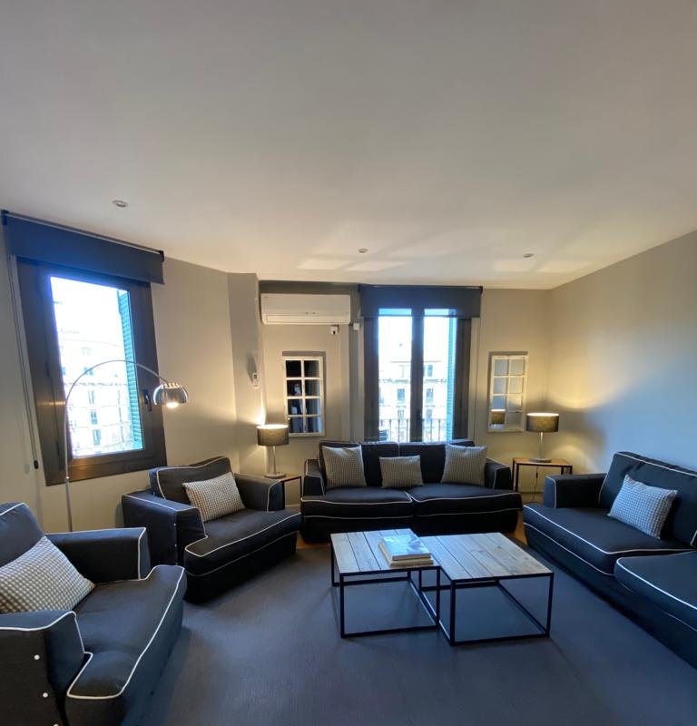 Family Apartment 10 pax centro de Barcelona gallery image 2