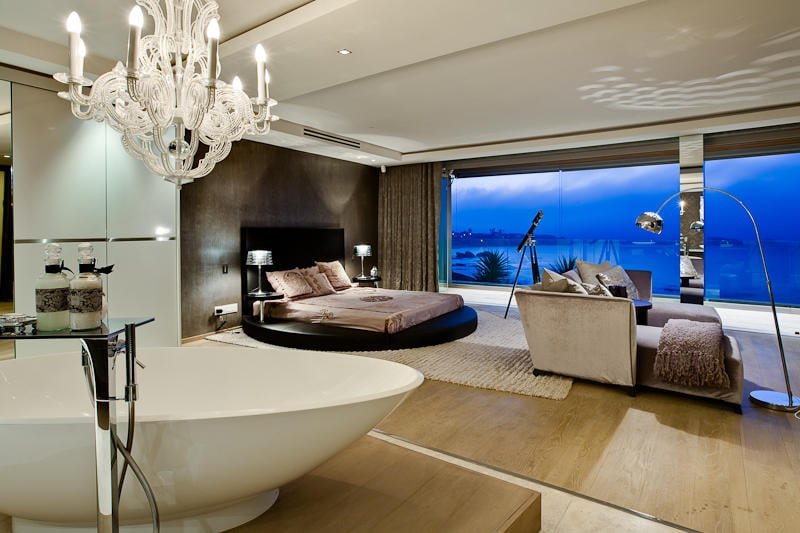 LuxVilla Clifton 5 Bed 5.5 bath • Haven Exclusive gallery image 2