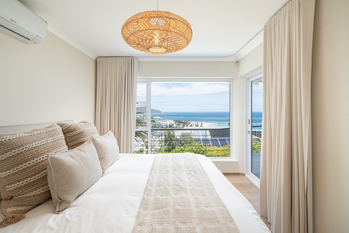 Stylish Renovated Beach Home with UPS gallery image 2