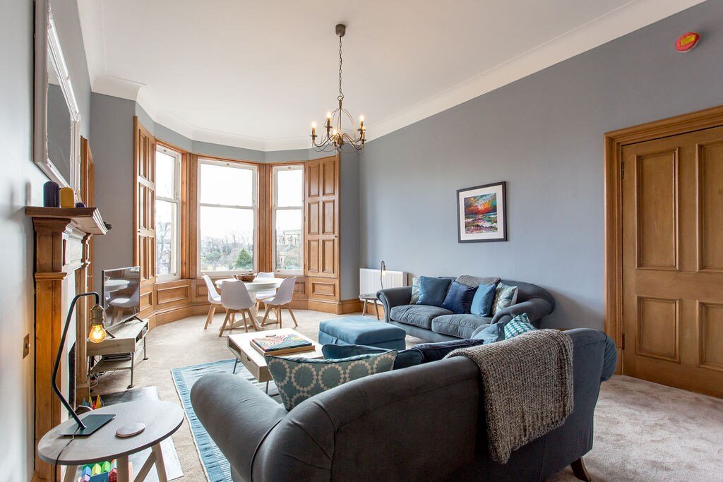 Stunningly designed contemporary apartment gallery image 3