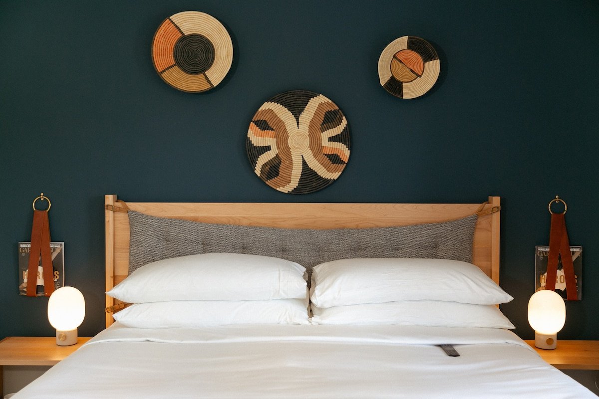 2BR Suite: Walk Downtown, Full Kitchen & Living gallery image 2