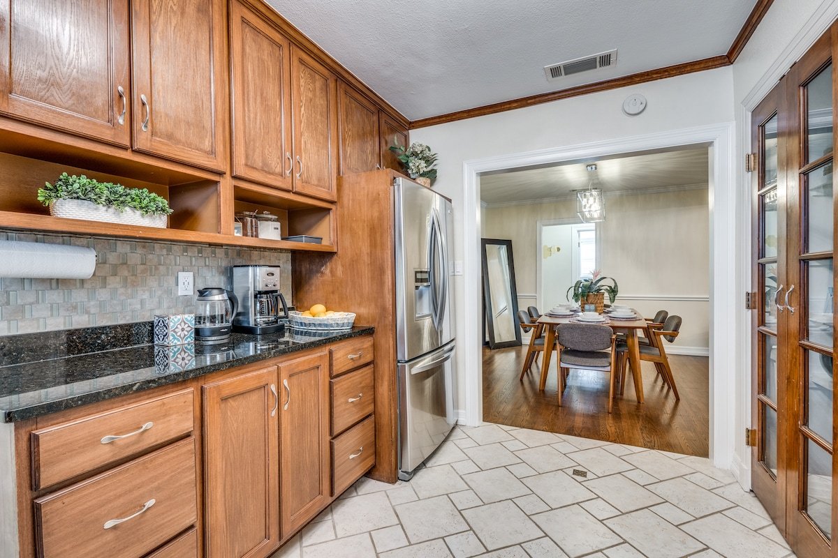 Game Room, hot tub near Bishop Arts & DT Dallas. gallery image 5