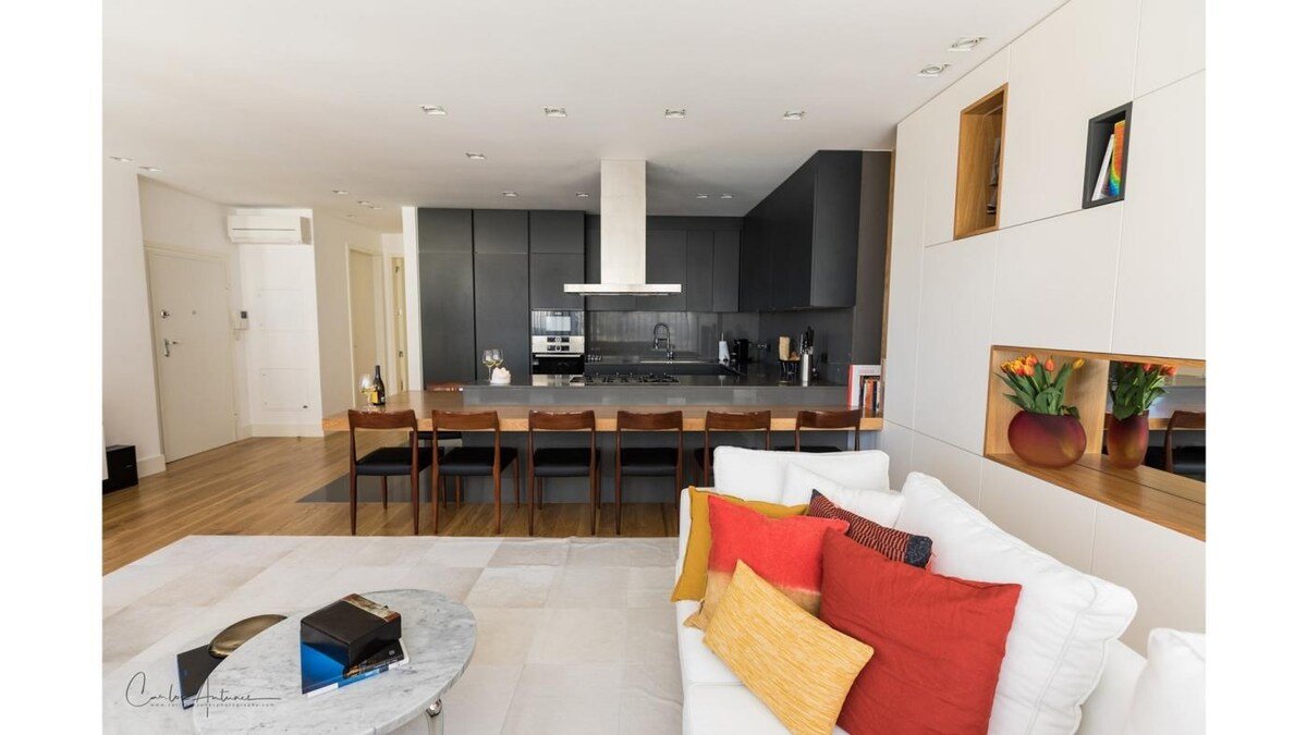 Superb Modern and Unique Liberdade Apt gallery image 4