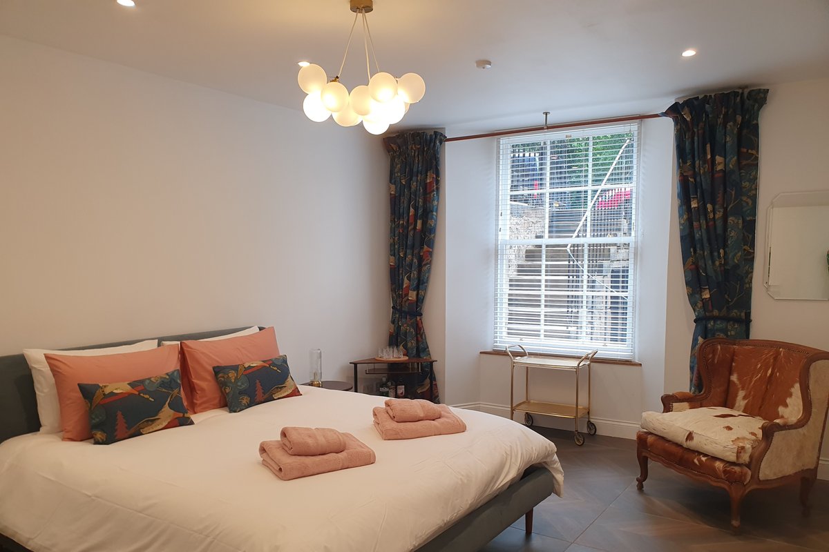 Peaceful New Town Garden Flat