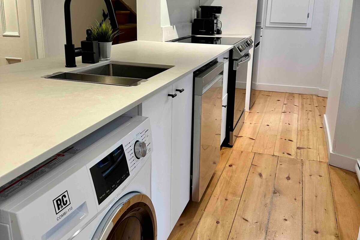 Charming 2 BR in the Heart of Montreal’s Old Port gallery image 5