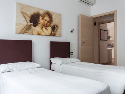 IN FIERA 8: elegant front fair