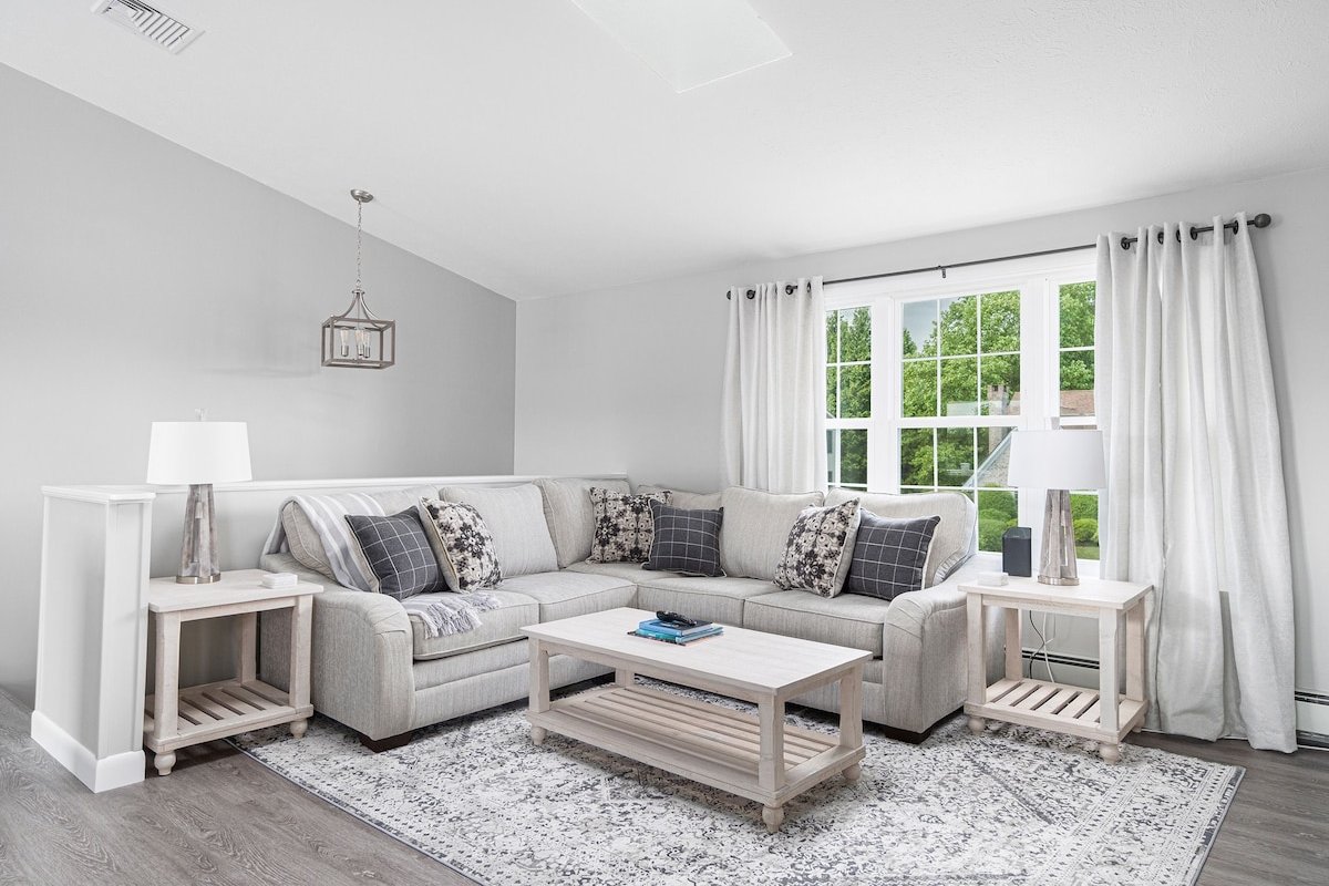 Walk to Beach. Newly Renovated. A/C gallery image 3