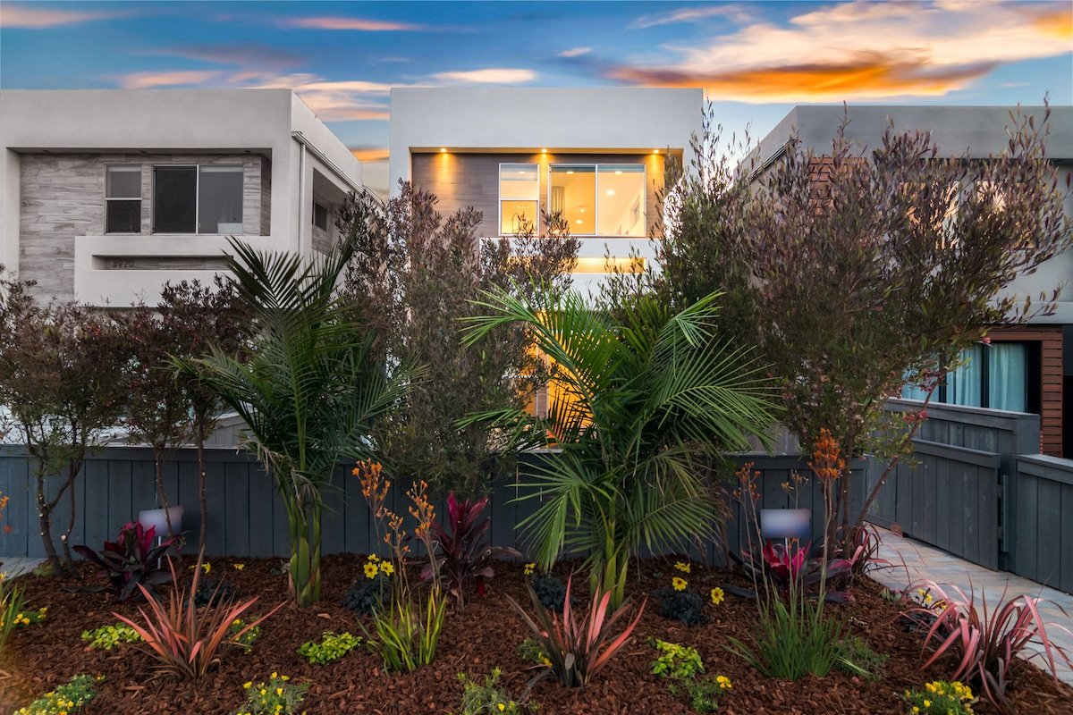 2300+ Sq Ft Brand New Home with Amazing Views! gallery image 4