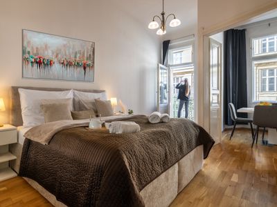 Spacious 2-bedroom apartment in Old Town