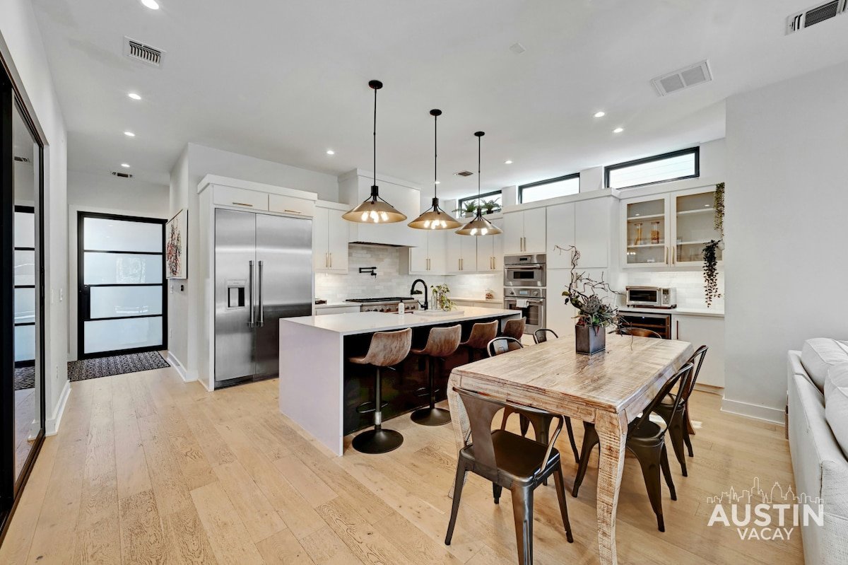 EastSide Home,PetsOK | Pool, Patio & Tesla Charger gallery image 4