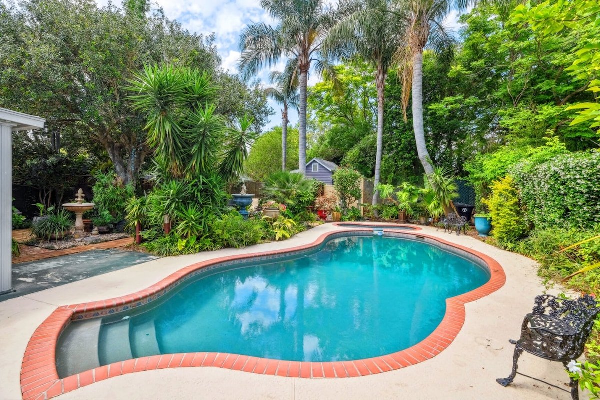 Historic Oasis with Tropical Heated Pool and Hot T gallery image 2