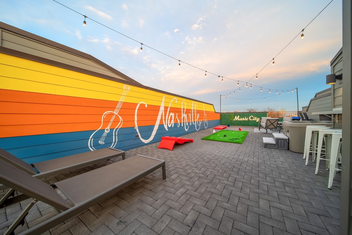 TheSkyline! •Insta •Game Room •15 beds •Hot Tub gallery image 4