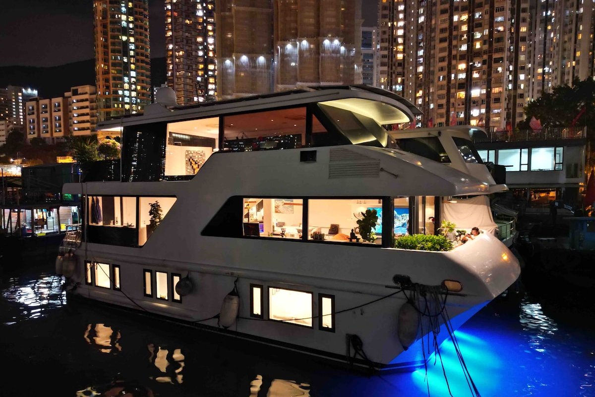 Welcome to the Utopia gallery image 3