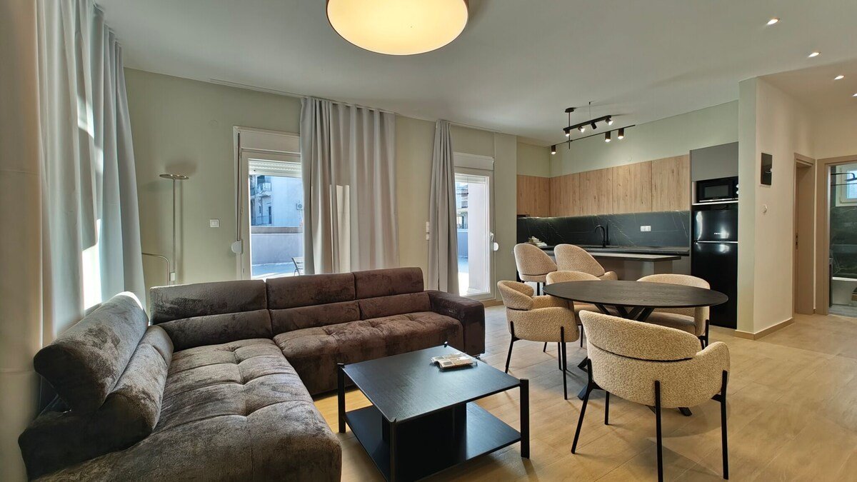 Luxury Penthouse – Spacious balcony and 2 bedrooms gallery image 5