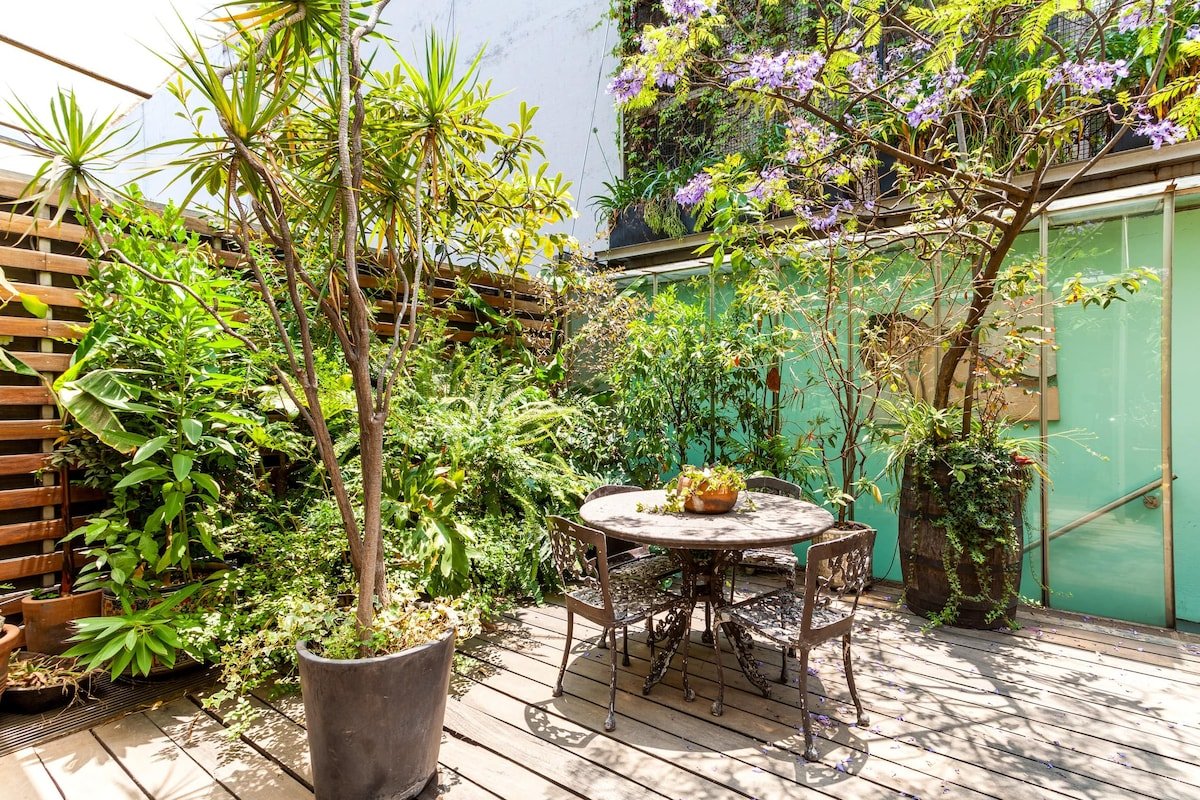 Art-Filled Townhouse with floor heating gallery image 4