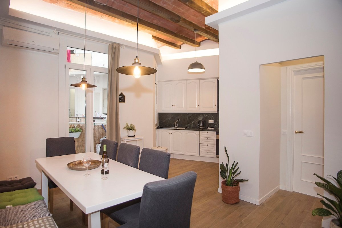 Spacious & Elegant flat, located right on the spot gallery image 3