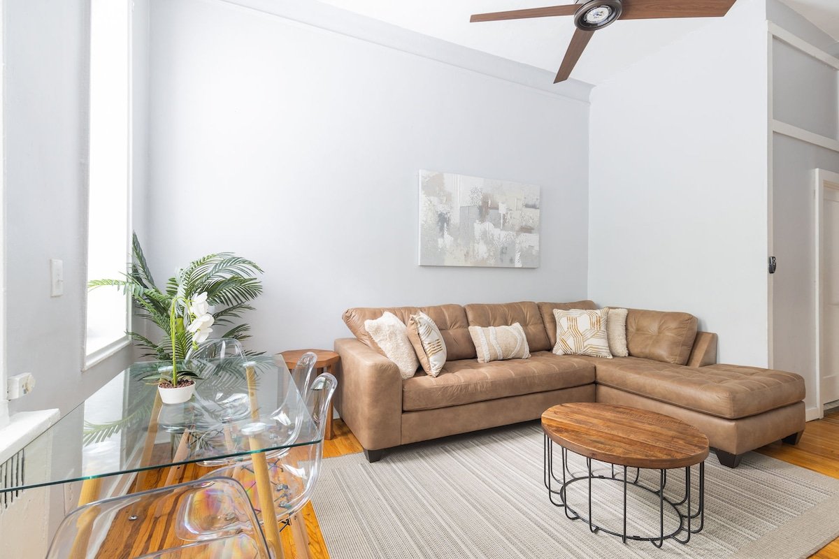 Huge 4 Bedroom, 2 Bath + Yard gallery image 2