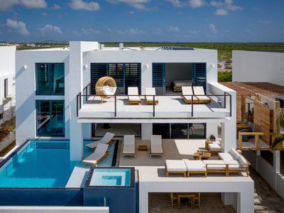 NEW – 6 Bedroom Oceanfront Bonaire Vacation Villa