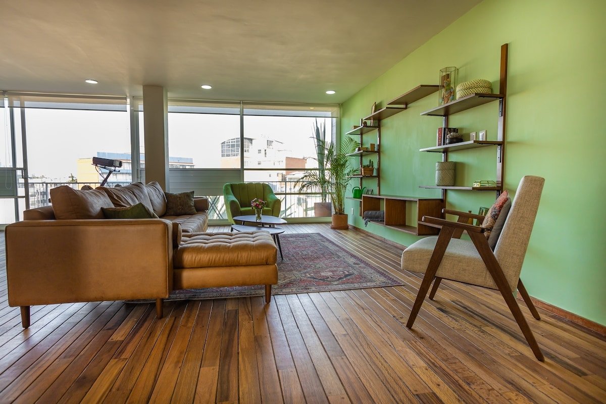 Sunny & Spacious Condesa Condo W/ City Views gallery image 3