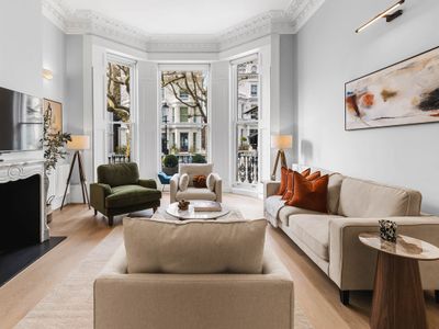 Elegant 4 Bedroom Retreat in Holland Park