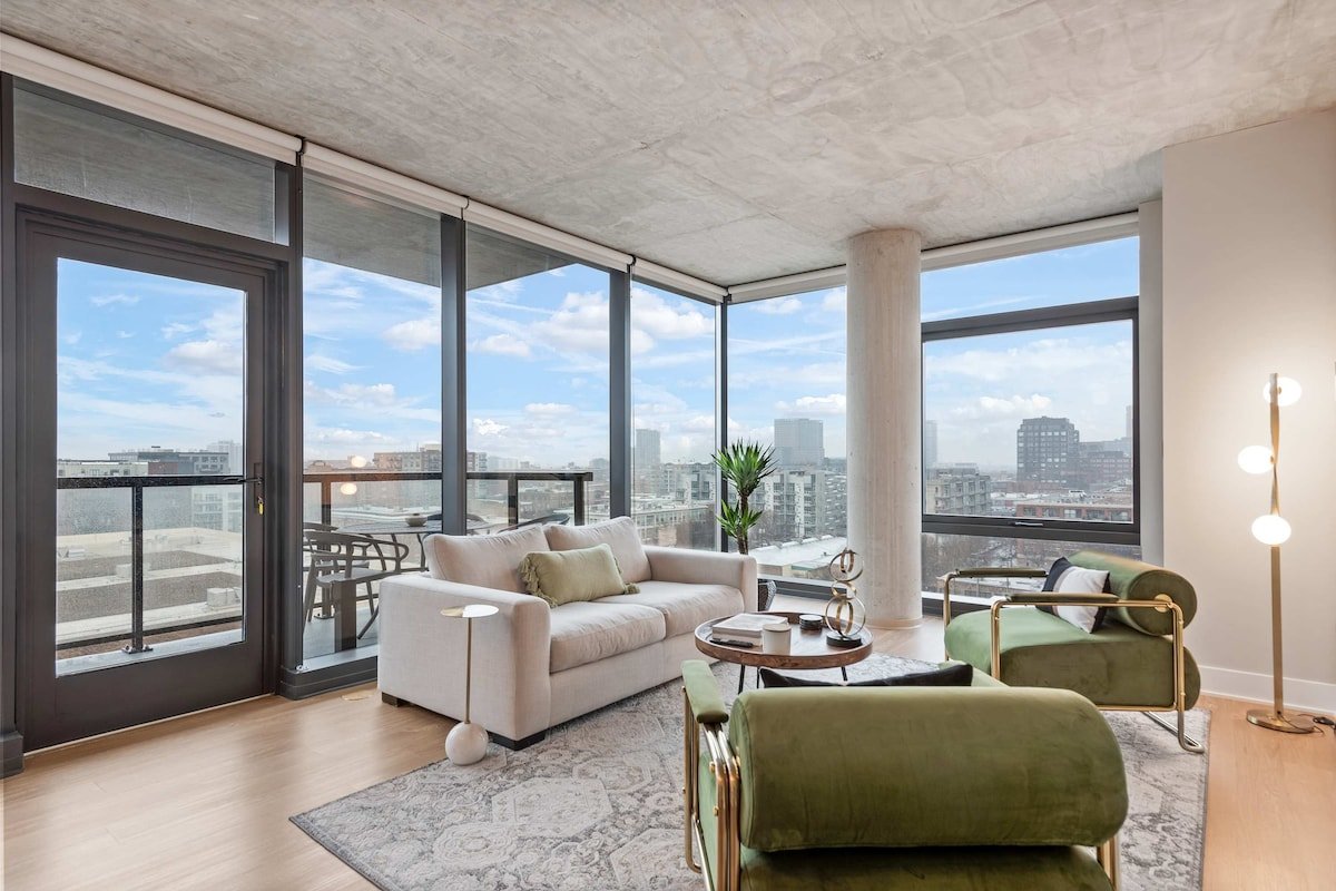High-End West Loop 2BR + City Views & Walkability gallery image 2