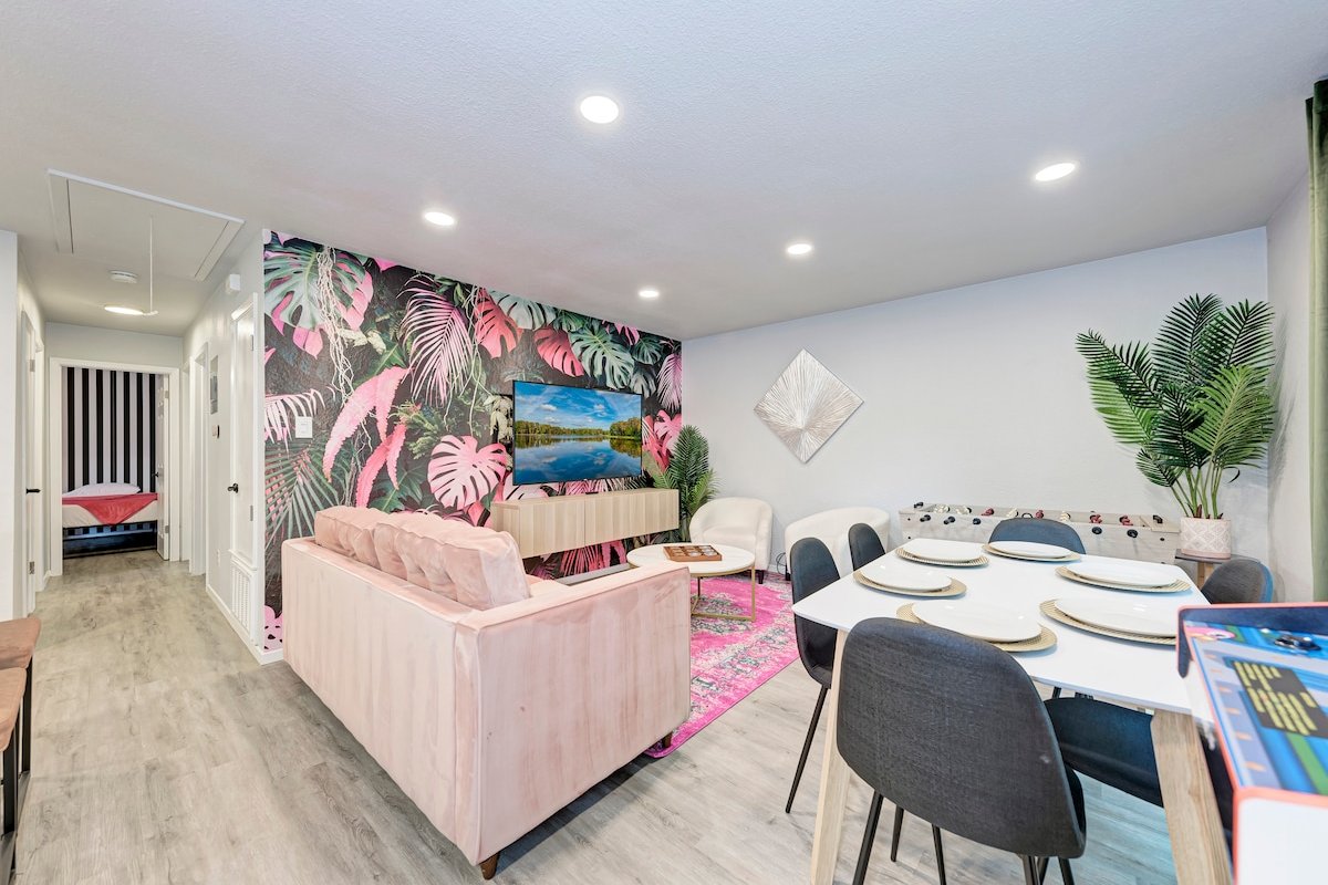 2 Pools – Up to 28 Guests – 2 Combined Homes gallery image 4