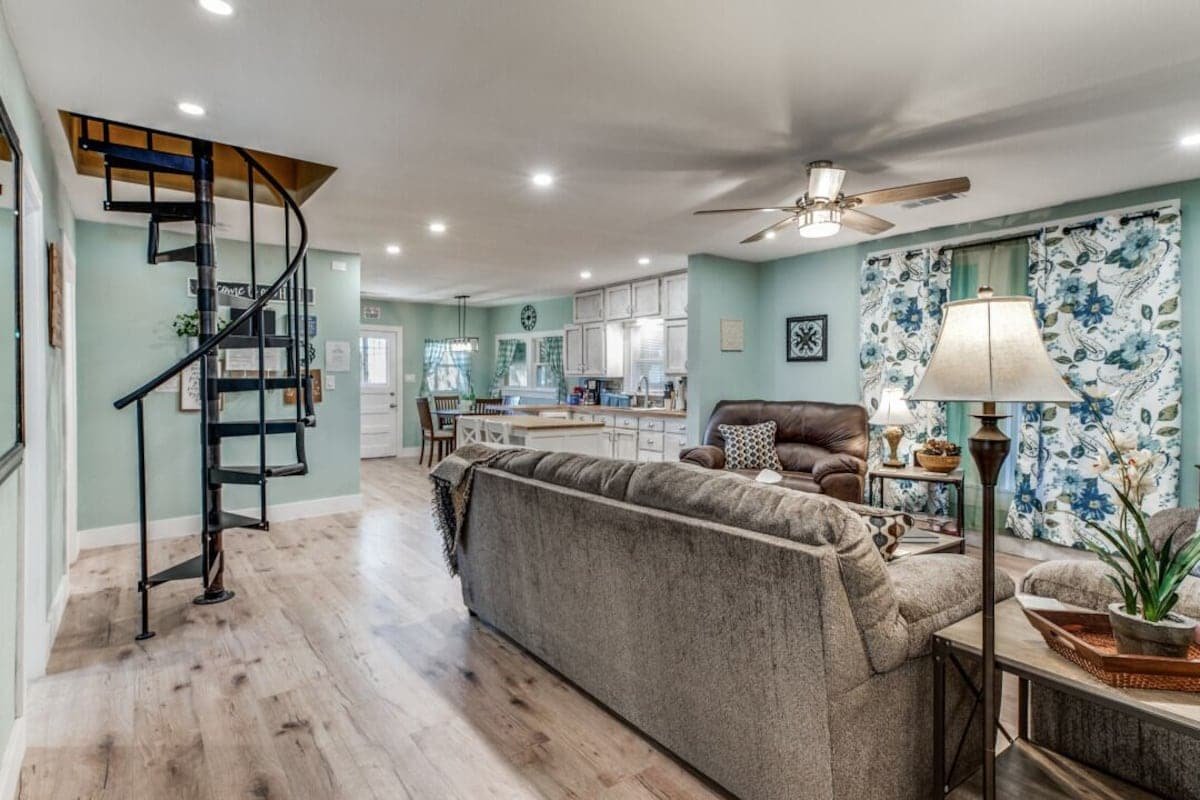 Stockyards! 3 mins-TCU close-Sleeps 8 -Gable House gallery image 2