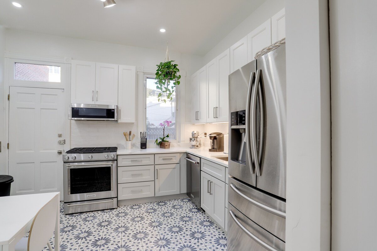 Stunning Capitol Hill Home-Pkg! gallery image 4